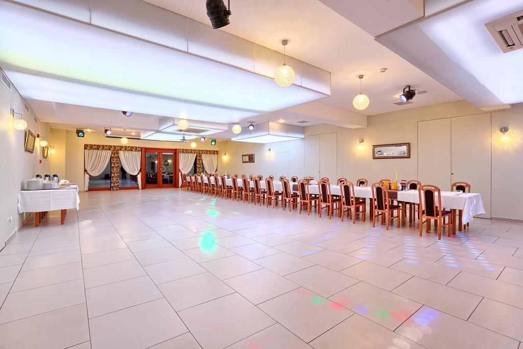 Hotel Tenis Chrzastowice Ngoại thất bức ảnh